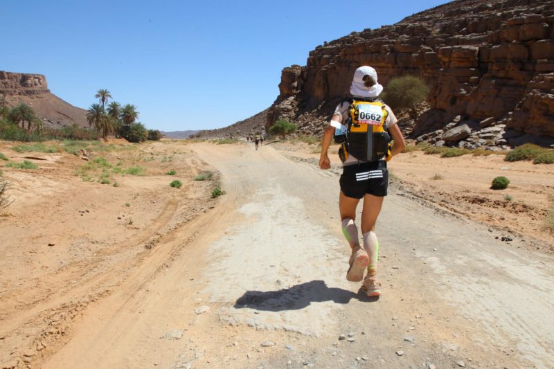 «Каблуков у меня больше, чем кроссовок»: как Наталья Седых выиграла ультрамарафон в Сахаре. Изображение номер 5