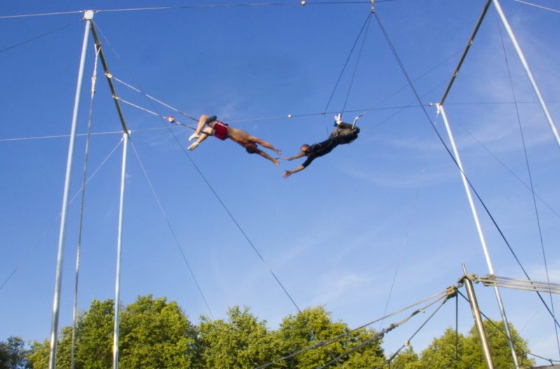 В Парке Горького открылась летняя школа воздушной гимнастики. Изображение номер 2 В Парке Горького открылась летняя школа воздушной гимнастики. Изображение номер 2