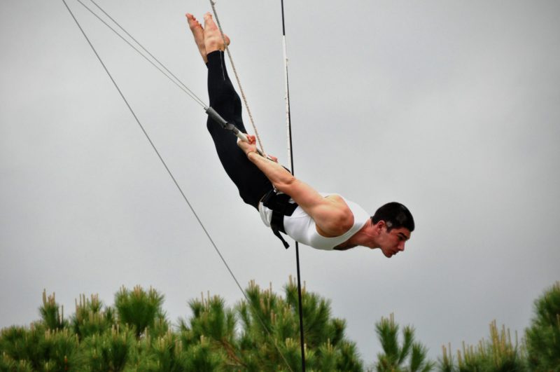 В Парке Горького открылась летняя школа воздушной гимнастики. Изображение номер 3 В Парке Горького открылась летняя школа воздушной гимнастики. Изображение номер 3