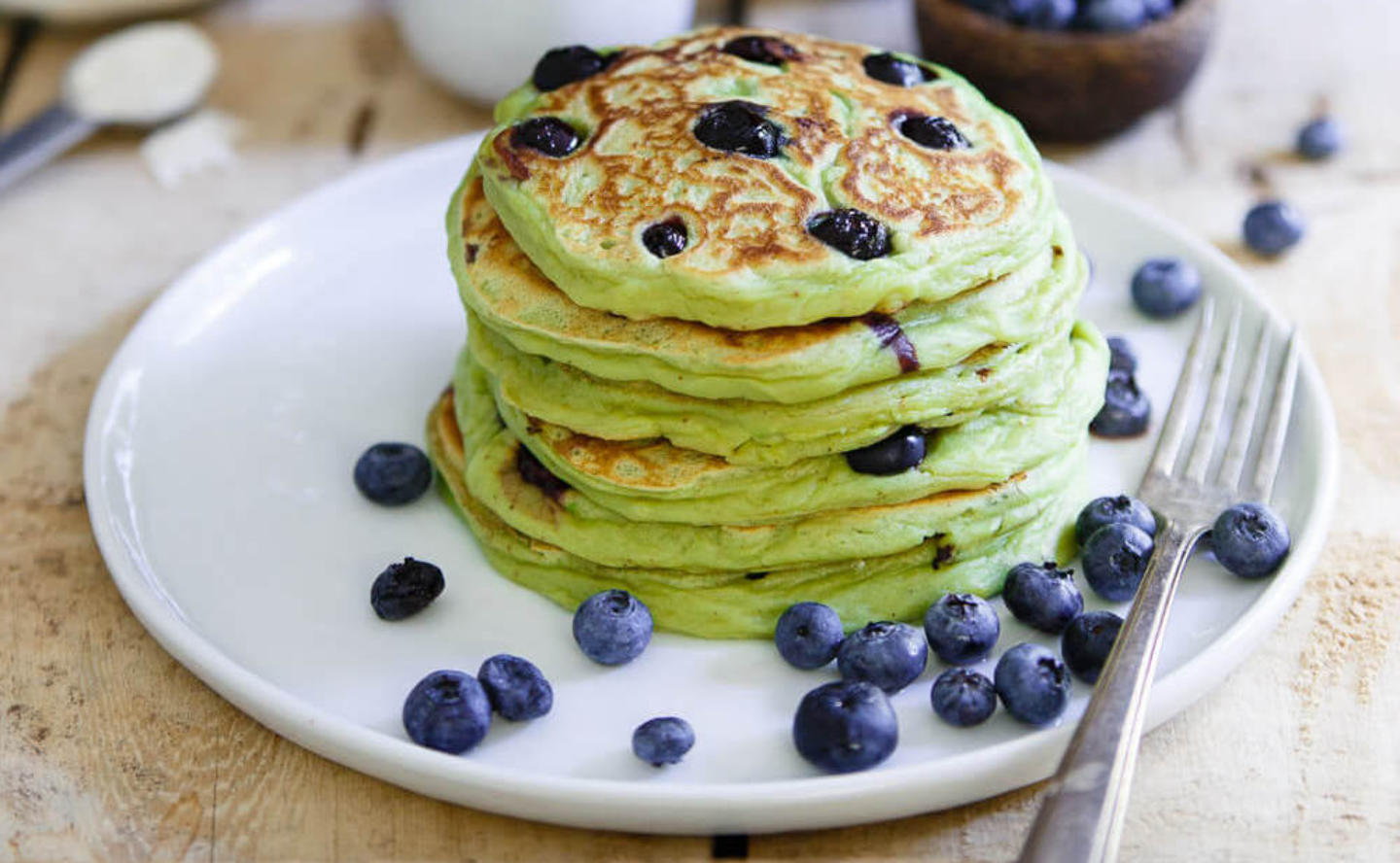 овсяная каша с авокадо. Blueberry Avocado Pancakes square optimized. овсяная каша с авокадо фото. овсяная каша с авокадо-Blueberry Avocado Pancakes square optimized. картинка овсяная каша с авокадо. картинка Blueberry Avocado Pancakes square optimized. Если вы не едите по утрам, объясняя это отсутствием свободного времени, у нас есть для вас отличные новости: для того, чтобы приготовить вкусный завтрак, не нужно вставать ни свет, ни заря.