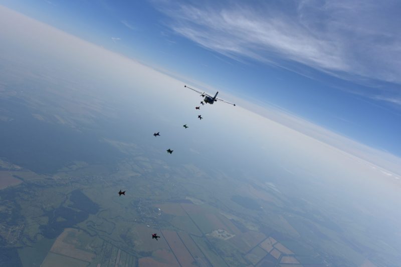 Российские парашютистки установили женский национальный рекорд в классе больших вингсьют формаций. Изображение номер 3 Российские парашютистки установили женский национальный рекорд в классе больших вингсьют формаций. Изображение номер 3