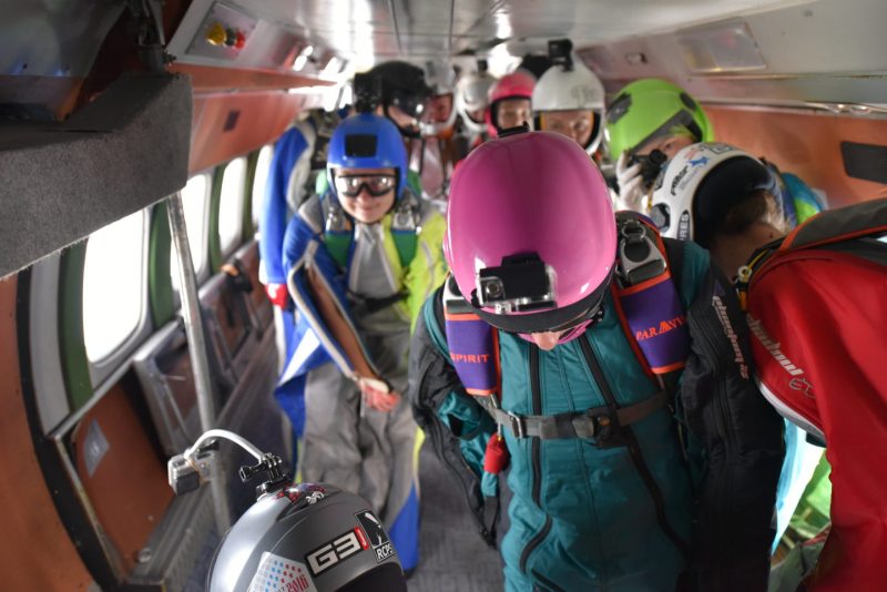 Российские парашютистки установили женский национальный рекорд в классе больших вингсьют формаций. Изображение номер 1 Российские парашютистки установили женский национальный рекорд в классе больших вингсьют формаций. Изображение номер 1