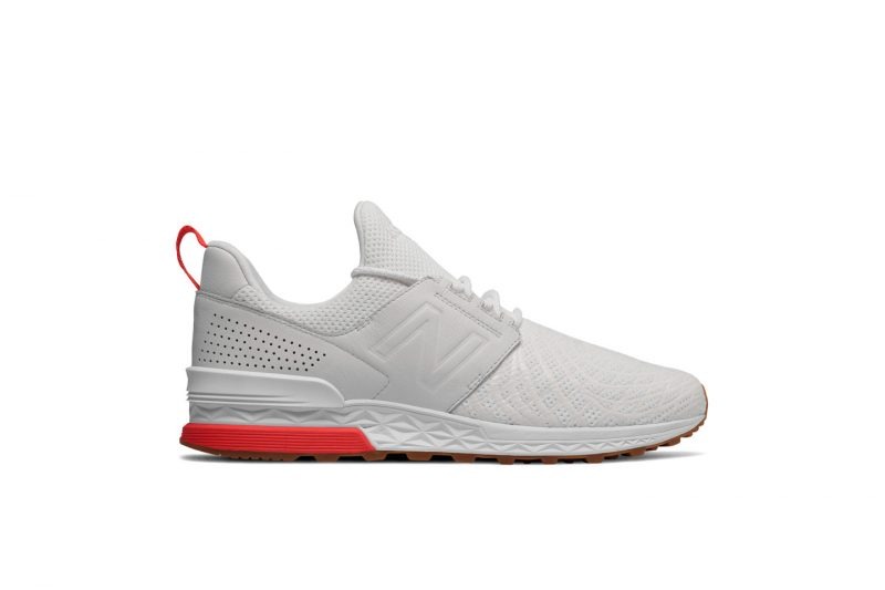 New Balance выпустил специальную коллекцию, посвящённую России. Изображение номер 4 New Balance выпустил специальную коллекцию, посвящённую России. Изображение номер 4
