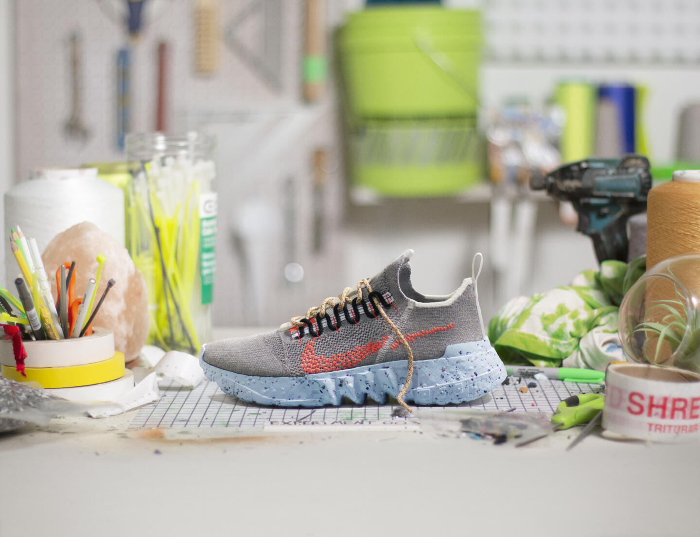 Nike выпустит кроссовки из «космического мусора». Изображение номер 1 Nike выпустит кроссовки из «космического мусора». Изображение номер 1