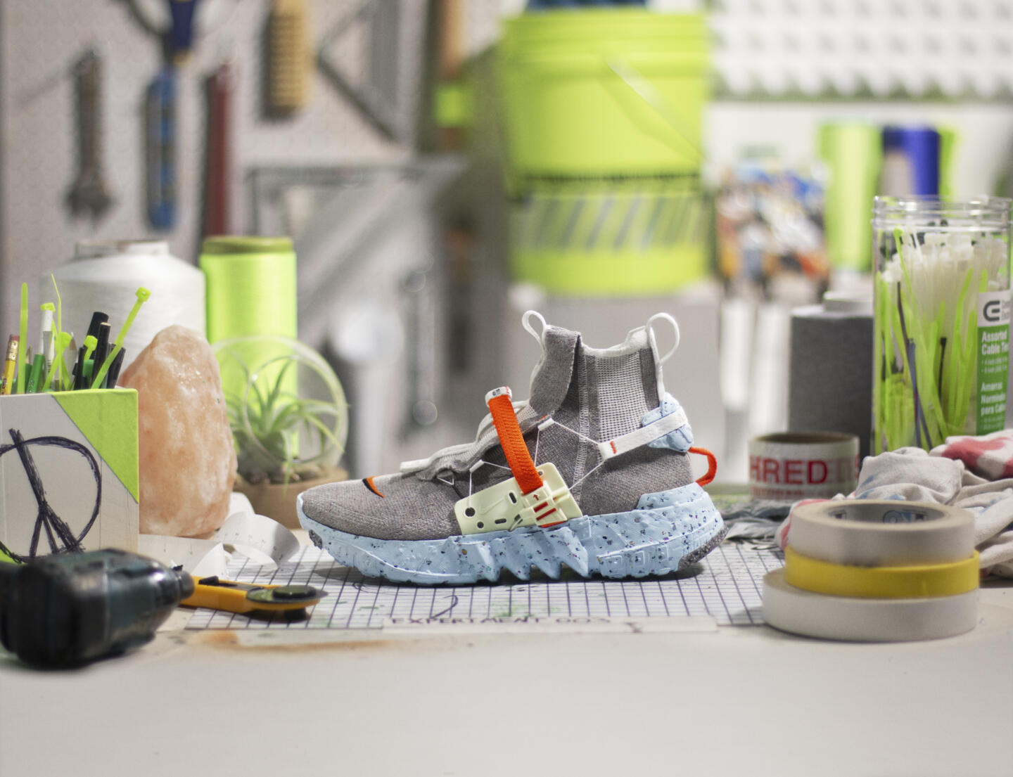 Nike выпустит кроссовки из «космического мусора». Изображение номер 3 Nike выпустит кроссовки из «космического мусора». Изображение номер 3