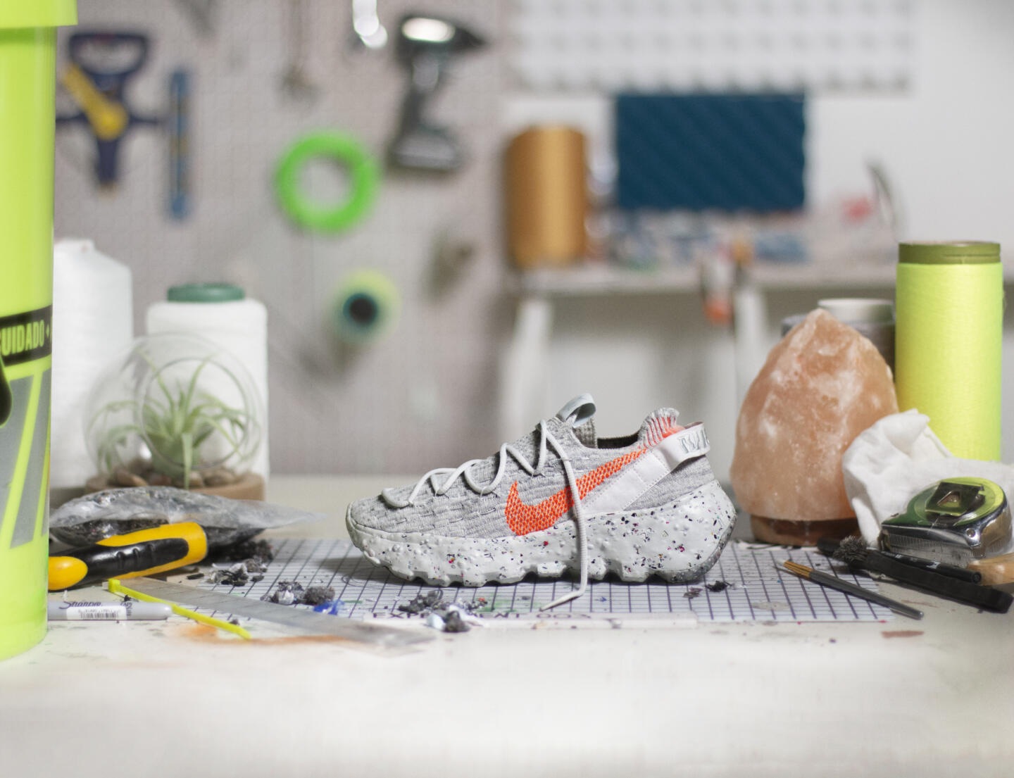 Nike выпустит кроссовки из «космического мусора». Изображение номер 4 Nike выпустит кроссовки из «космического мусора». Изображение номер 4