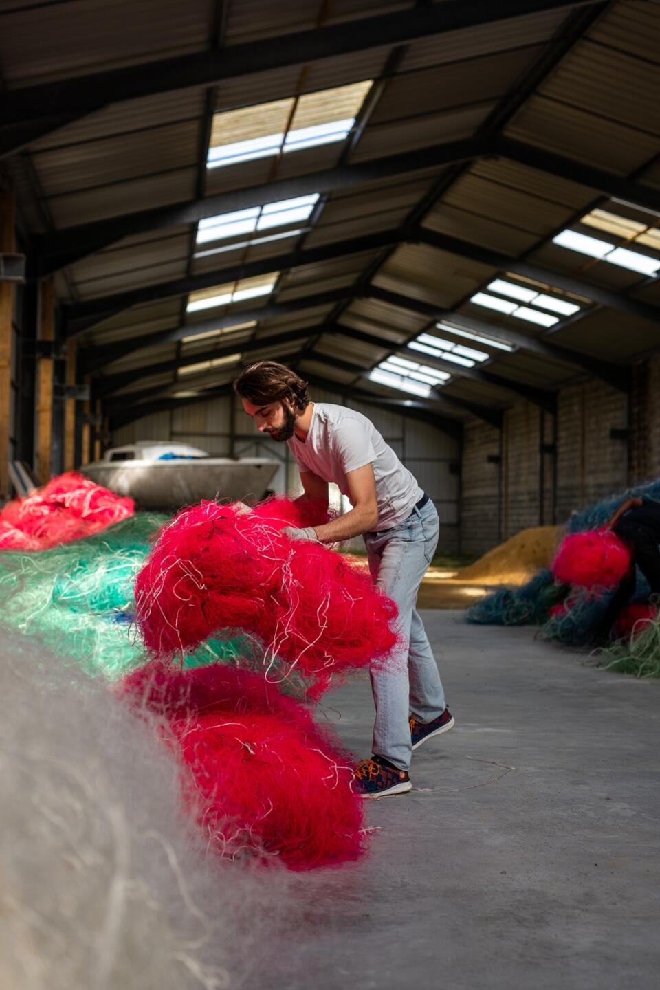 Компания Ulysse Nardin представила часы с деталями из переработанных рыболовных сетей. Изображение номер 1 Компания Ulysse Nardin представила часы с деталями из переработанных рыболовных сетей. Изображение номер 1