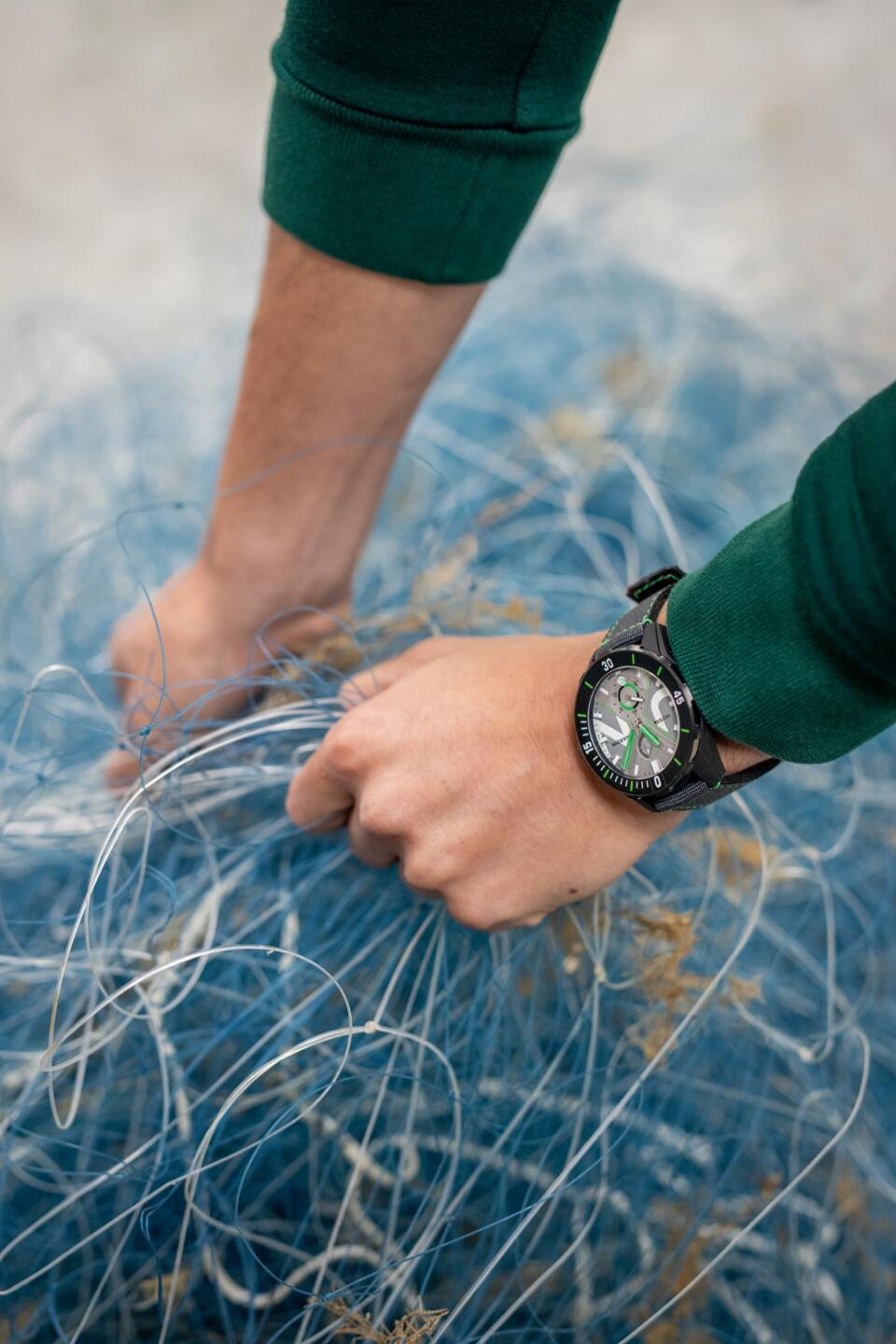 Компания Ulysse Nardin представила часы с деталями из переработанных рыболовных сетей. Изображение номер 2 Компания Ulysse Nardin представила часы с деталями из переработанных рыболовных сетей. Изображение номер 2