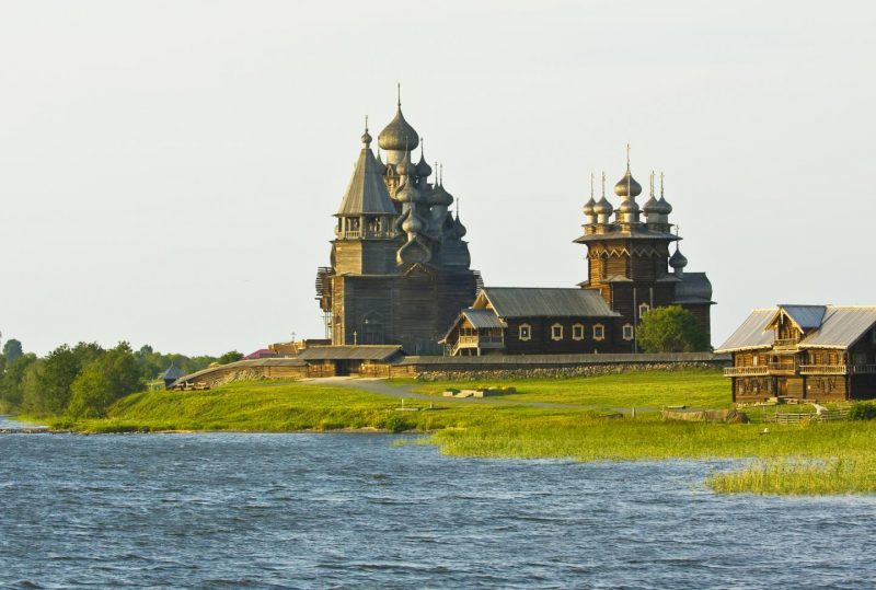 Преображенская церковь на острове Кижи: что нужно знать о шедевре деревянного зодчества. Изображение номер 13 Преображенская церковь на острове Кижи: что нужно знать о шедевре деревянного зодчества. Изображение номер 13