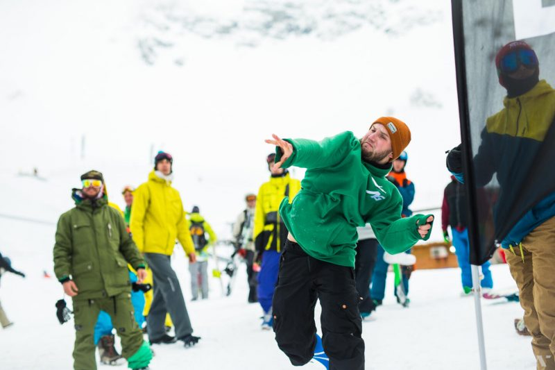 Соревнования по метанию ботинка. Как развлекаются на New Star Camp. Изображение номер 44