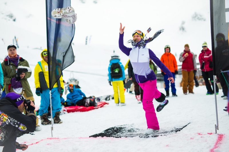 Соревнования по метанию ботинка. Как развлекаются на New Star Camp. Изображение номер 49