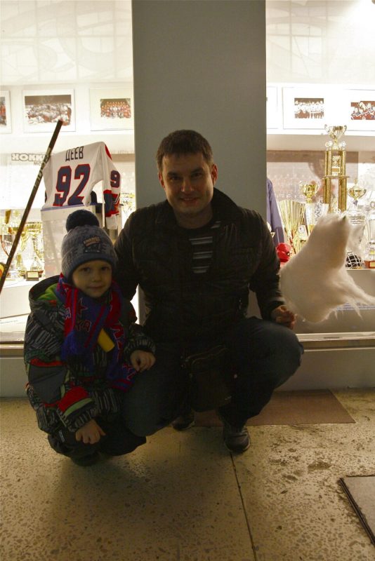 «Хоккеисты намного круче человека-паука». Как дети ходят на хоккей в Москве. Изображение номер 6