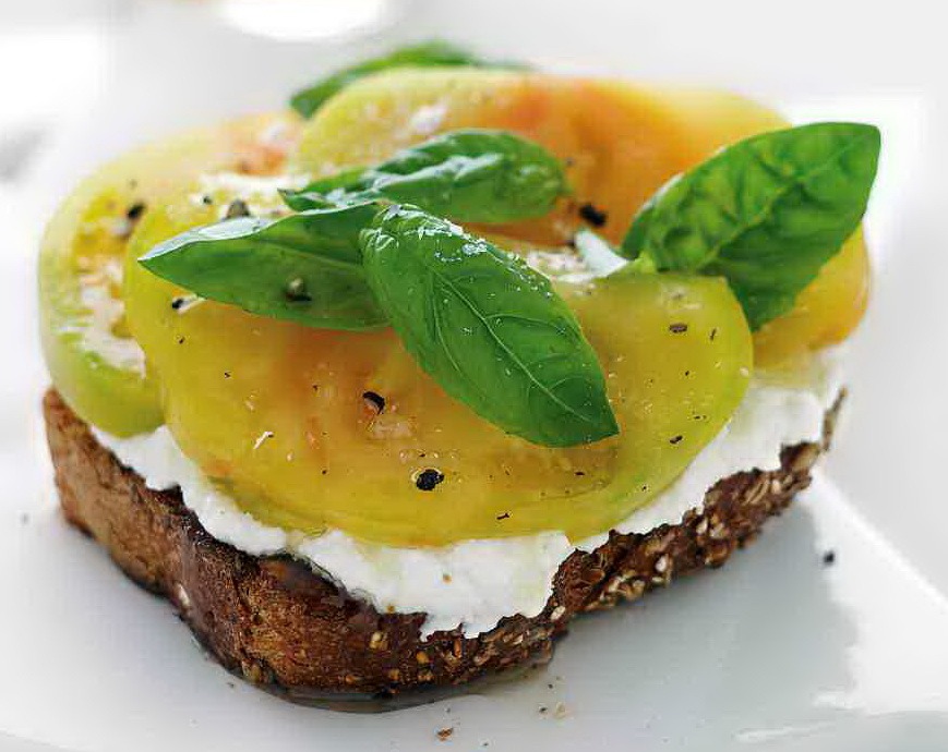 Сэндвич с авокадо, рикоттой и томатами - кулинарный пошаговый рецепт с фото на KitchenMag.ru новые фото Сэндвич с авокадо, рикоттой и томатами - кулинарный пошаговый рецепт с фото на KitchenMag.ru новые фото