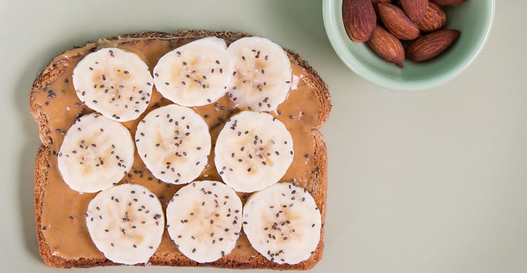 Изображение рецепта Тост с арахисовым маслом, бананом и семенами чиа