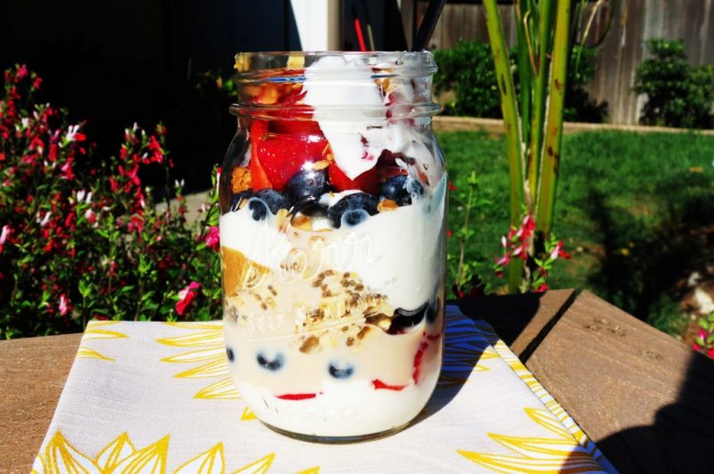 Изображение рецепта Ягодный завтрак с овсянкой и йогуртом