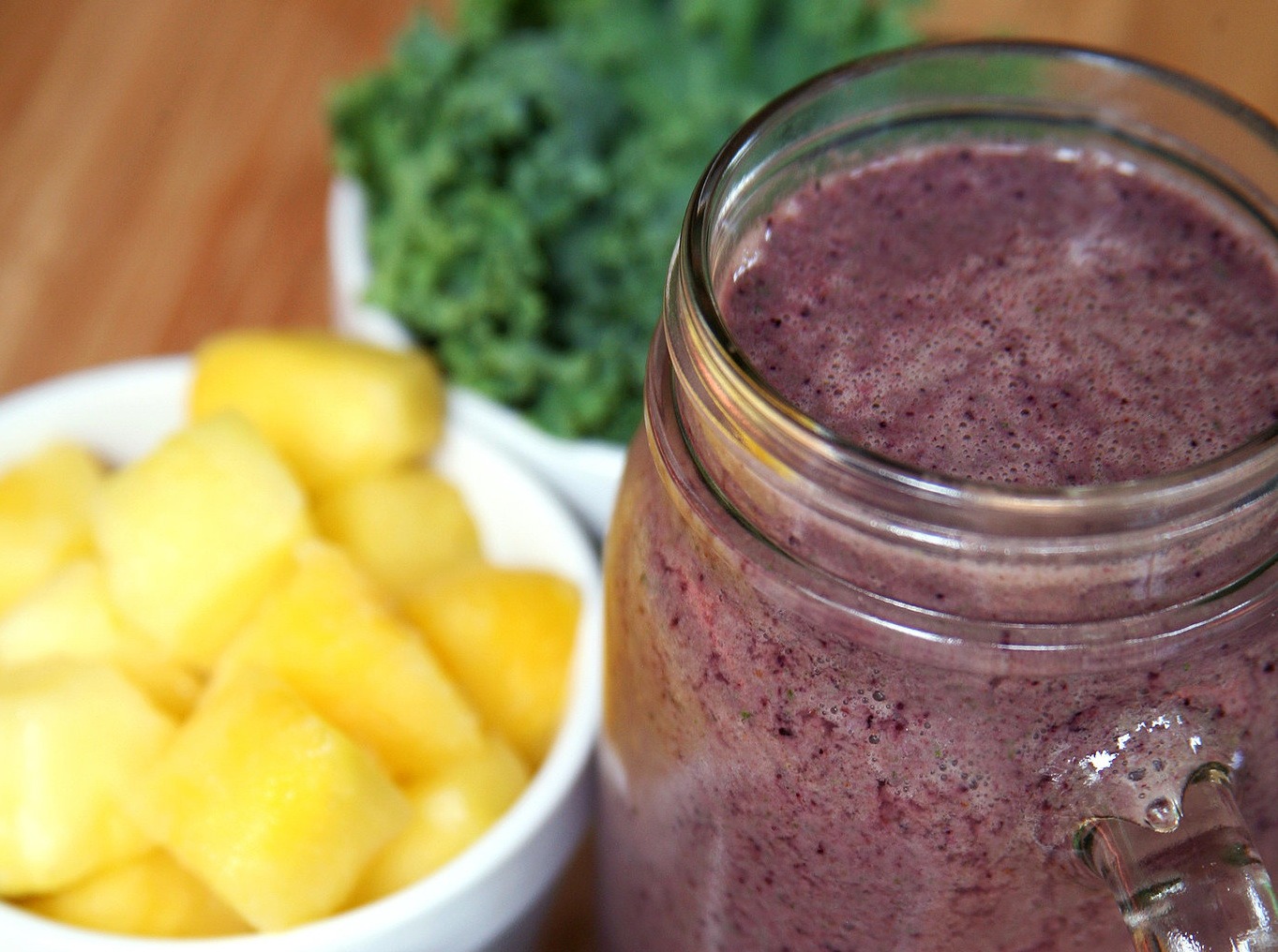 смузи капуста кейл рецепты. Pineapple Kale Blueberry Smoothie. смузи капуста кейл рецепты фото. смузи капуста кейл рецепты-Pineapple Kale Blueberry Smoothie. картинка смузи капуста кейл рецепты. картинка Pineapple Kale Blueberry Smoothie. Привет, дорогие любители полезных смузиков! 🙋🏻