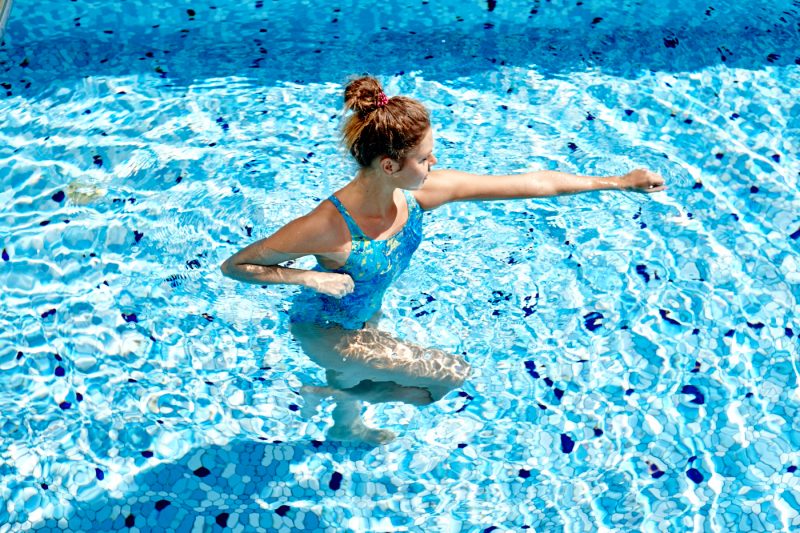 10 упражнений, которые можно делать в бассейне или в море. Изображение номер 20