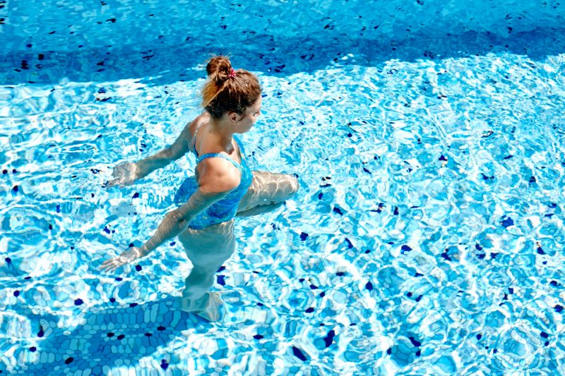 10 упражнений, которые можно делать в бассейне или в море. Изображение номер 27