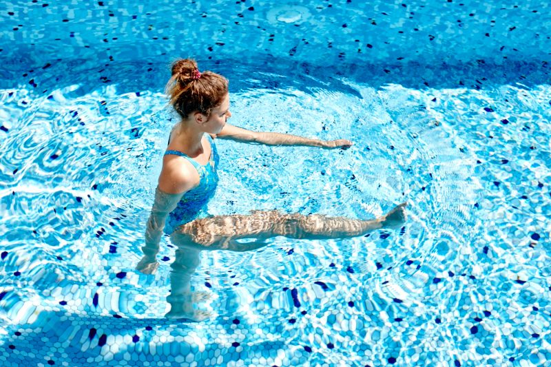 10 упражнений, которые можно делать в бассейне или в море. Изображение номер 29