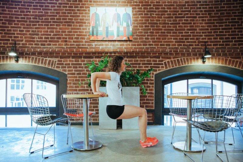 4 упражнения, которые можно сделать на работе. Изображение номер 4