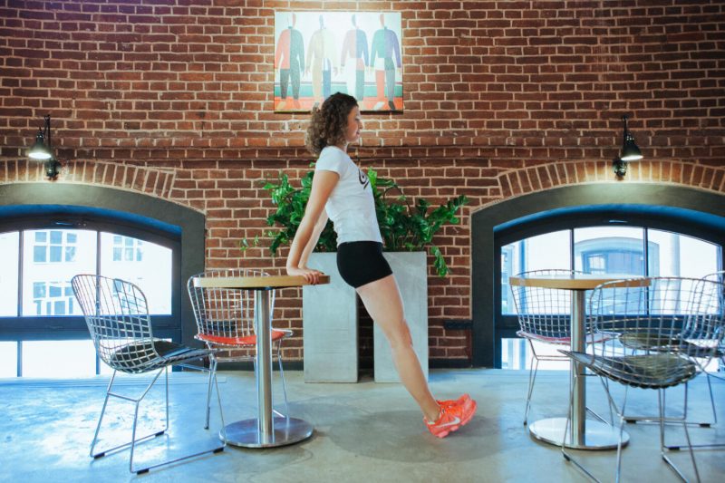 4 упражнения, которые можно сделать на работе. Изображение номер 3