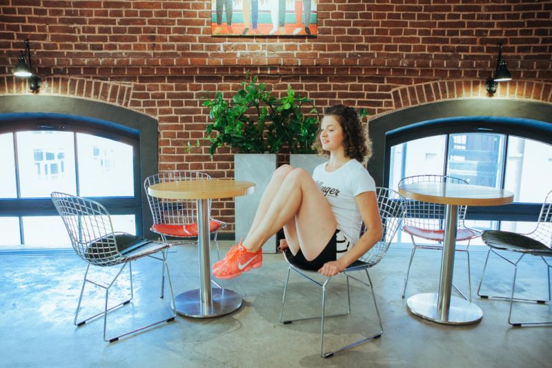 4 упражнения, которые можно сделать на работе. Изображение номер 6