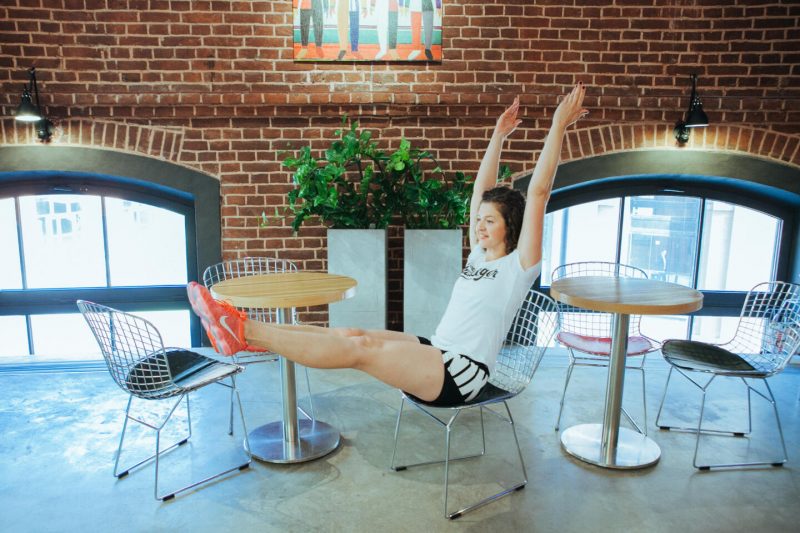 4 упражнения, которые можно сделать на работе. Изображение номер 7