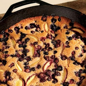 Изображение рецепта Пирог с персиками и черникой