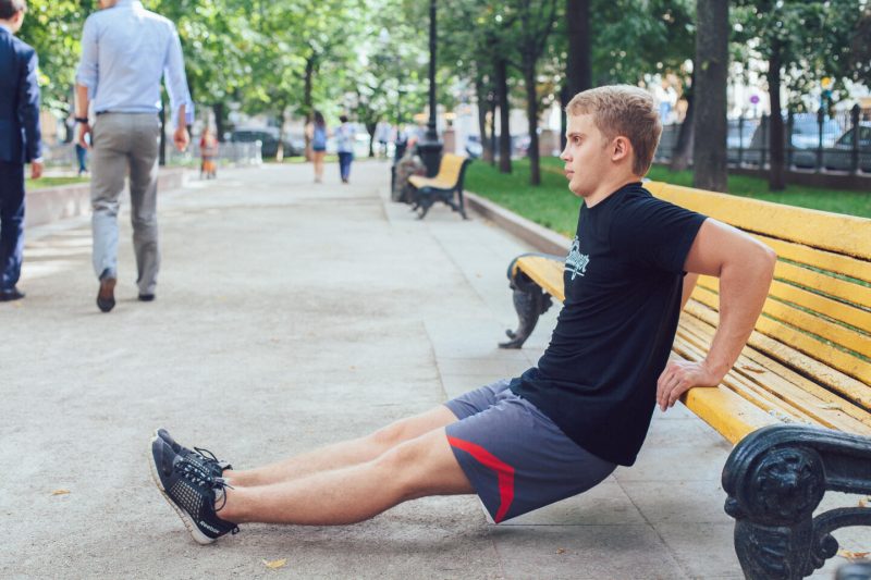 10 упражнений, которые можно делать в парке или на даче. Изображение номер 7