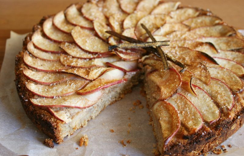 Изображение рецепта Яблочный тарт с мёдом и корицей