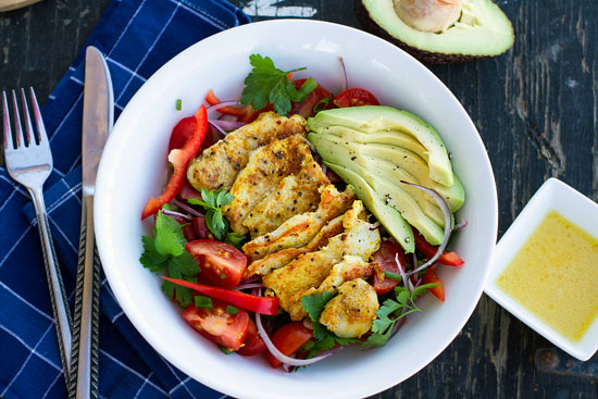 Изображение рецепта Тёплый салат с курицей и авокадо