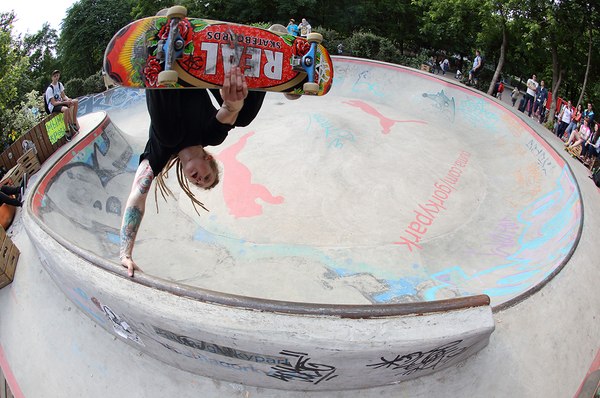 Как научиться выполнять базовые трюки на скейтборде. Изображение номер 2