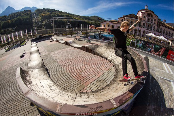 Как научиться выполнять базовые трюки на скейтборде. Изображение номер 3