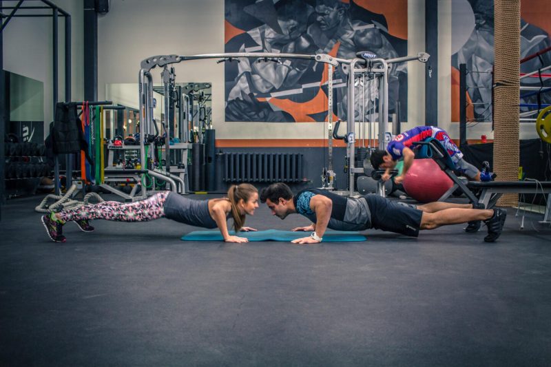 7 упражнений, которые лучше выполнять в паре. Изображение номер 2