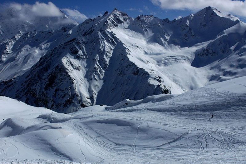 4 российских горнолыжных курорта, где ещё лежит снег. Изображение номер 3