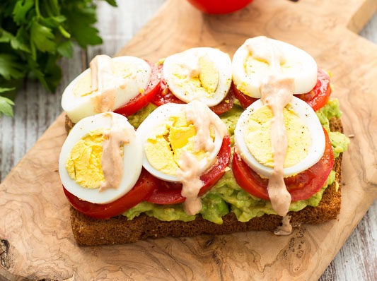 Изображение рецепта Сэндвич с авокадо и яйцом