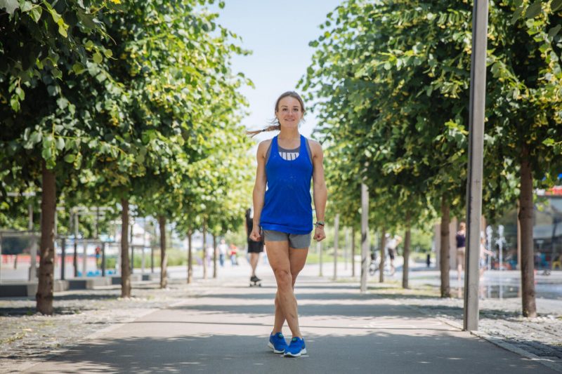 Упражнения для внутренней стороны бедра: стройные ноги за 7 минут. Изображение номер 2