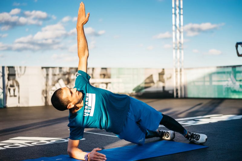 Эффективные упражнения на все группы мышц от тренеров THE BASE WOMEN. Изображение номер 17