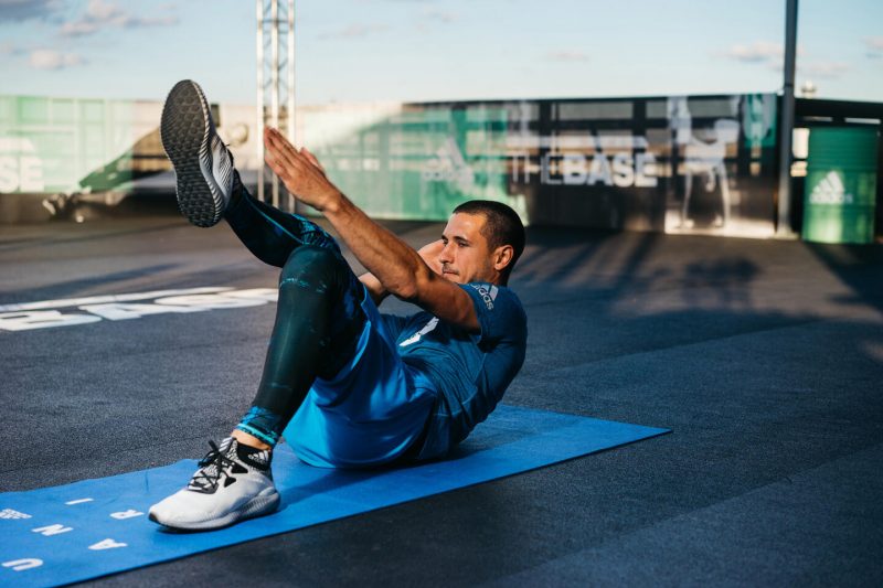Эффективные упражнения на все группы мышц от тренеров THE BASE WOMEN. Изображение номер 20