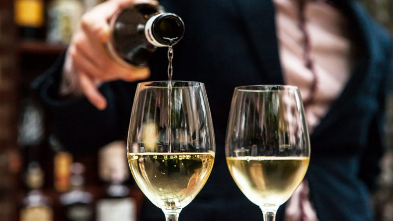 Как правильно сочетать вино и еду: 9 советов от сомелье. Изображение номер 2