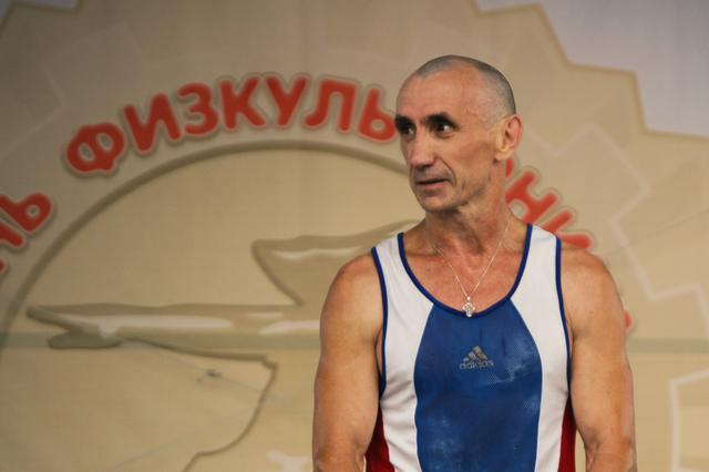 Пенсионер Николай Каклимов побил собственный мировой рекорд в подтягивании. Изображение номер 1