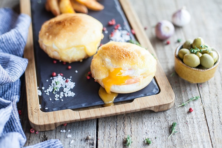 Изображение рецепта Запечённые яйца пашот с голландским соусом от шеф-повара ресторана «Бочка» Игоря Беднякова