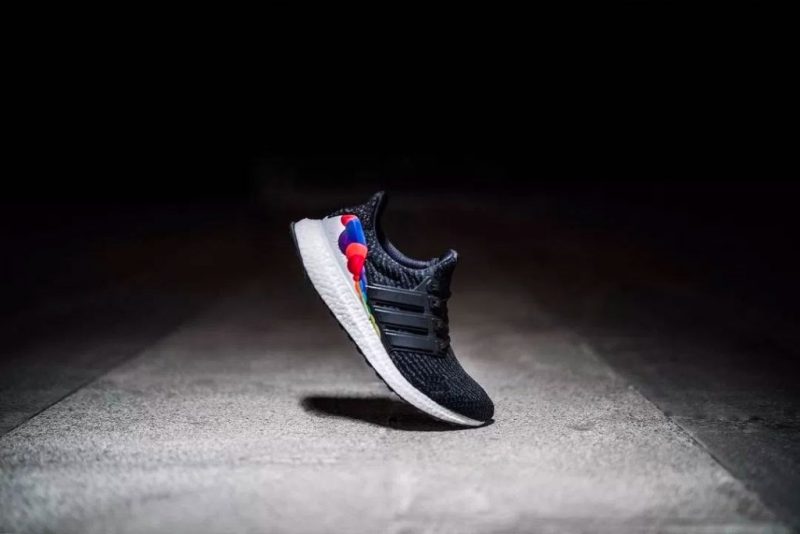 Adidas объявил о выпуске новых кроссовок Ultra BOOST 3.0 LGBTQ. Изображение номер 2