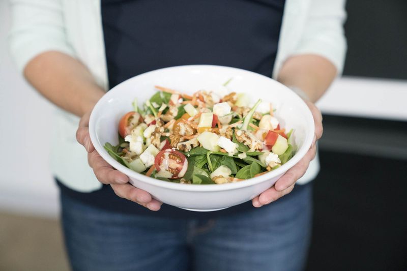 Американские инженеры создали робота, который способен готовить 1 000 различных салатов. Изображение номер 2