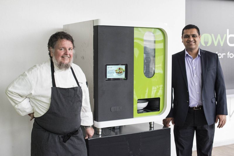 Американские инженеры создали робота, который способен готовить 1 000 различных салатов. Изображение номер 1