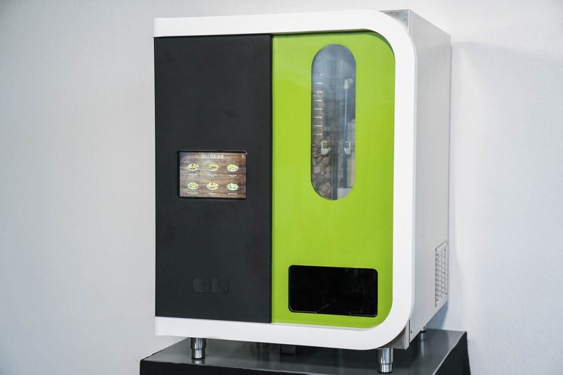 Американские инженеры создали робота, который способен готовить 1 000 различных салатов. Изображение номер 3