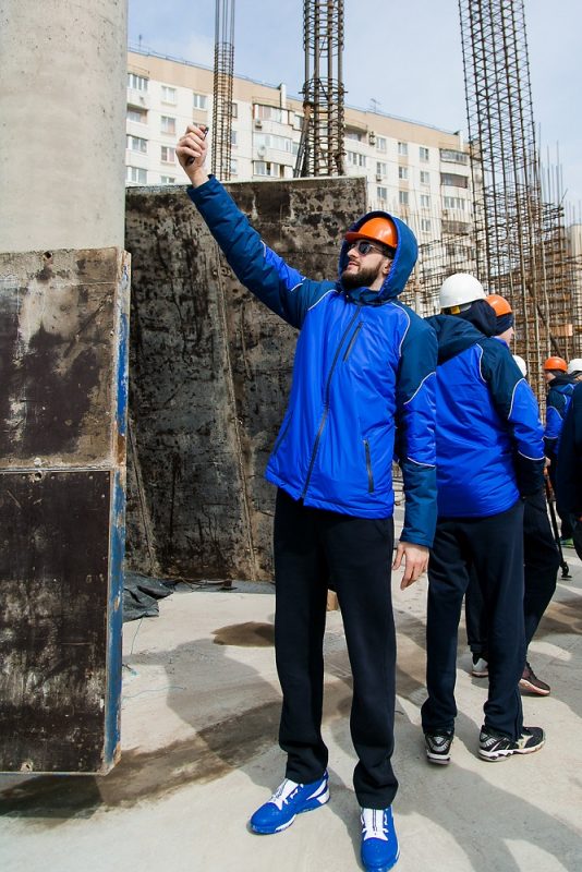 Волейболисты «Динамо» посетили строительную площадку МФК Match Point. Изображение номер 3