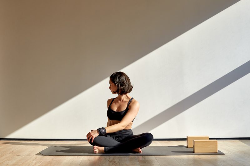 6 упражнений из йоги, которые помогут избавиться от головной боли. Изображение номер 5