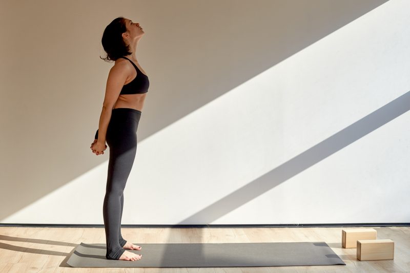 6 упражнений из йоги, которые помогут избавиться от головной боли. Изображение номер 12