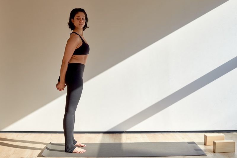 6 упражнений из йоги, которые помогут избавиться от головной боли. Изображение номер 13